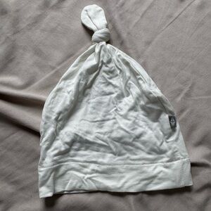 Kyte Baby White Knotted Beanie